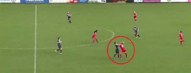 Piñas a la francesa: feroz pelea en medio de un partido de fútbol femenino