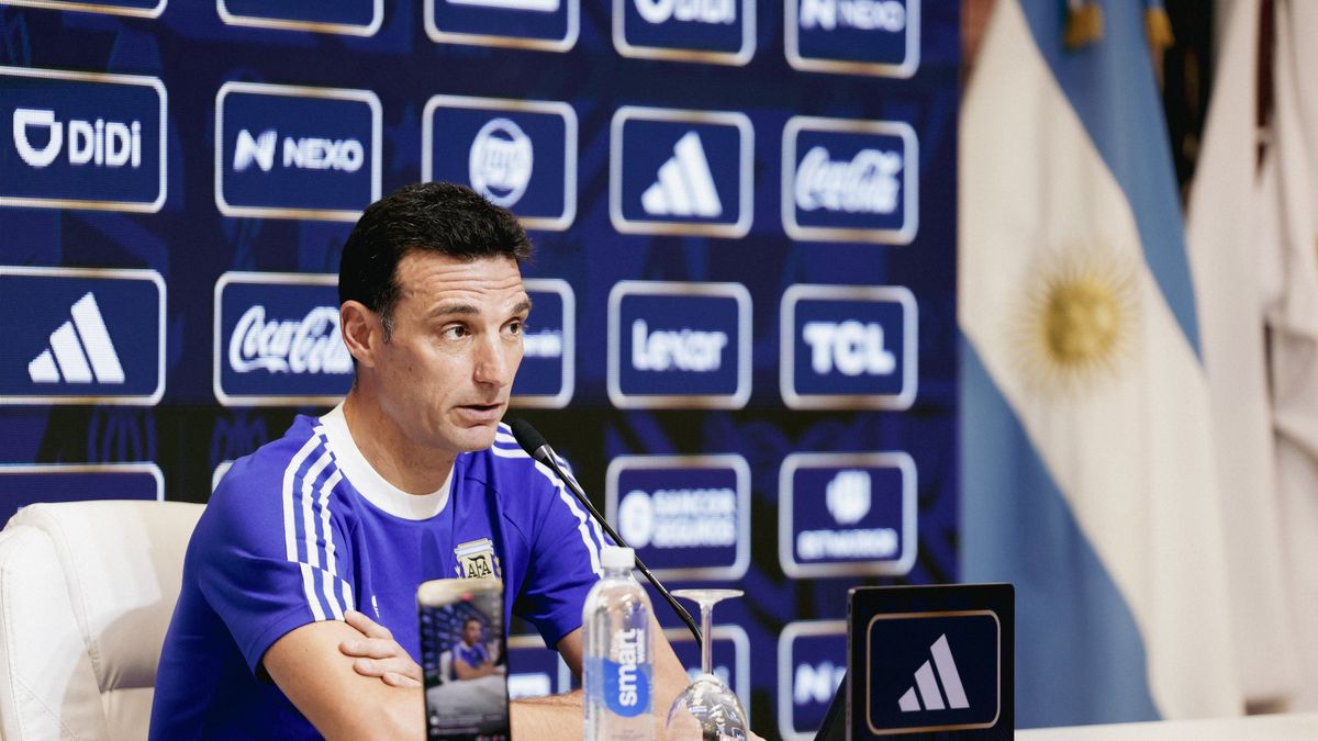Scaloni en la previa ante Mauritania: Messi va a jugar los dos partidos para que disfruten