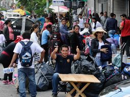 tras los incidentes del viernes, los manteros volvieron a instalar sus puestos tras los incidentes del viernes, los manteros volvieron a instalar sus puestos