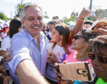 Alberto visitó José C. Paz y lo saludó una multitud