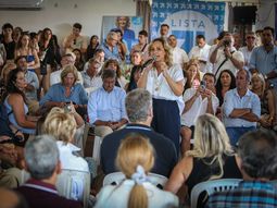 La precandidata presidencialLaura Raffo llamó a ganar las internas en la reunión anual del herrerismo en LaPaloma. La precandidata presidencialLaura Raffo llamó a ganar las internas en la reunión anual del herrerismo en LaPaloma.