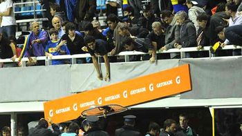 la justicia cito a los hinchas que tiraron el cartel en boca la justicia cito a los hinchas que tiraron el cartel en boca