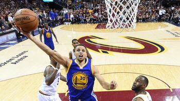 El base de los Warriors sigue haciendo historia El base de los Warriors sigue haciendo historia