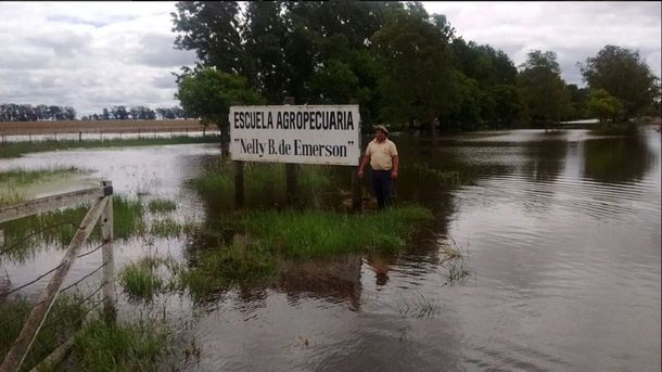 Se inundó una escuela rural de General Villegas.