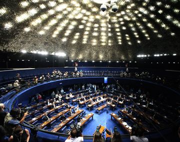 El Senado da el primer paso hacia una eventual destitución de Rousseff