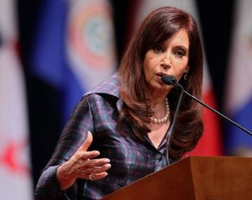 Cristina lleva a Panamá el reclamo por Malvinas y el repudio a los fondos buitre