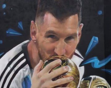 El impresionante mural de Messi y Maradona besando la Copa: dónde está