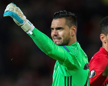 El arquero de la Selección quiere dejar su club y tres equipos buscan contratarlo