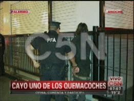 Así detuvo la Policía a un quemacoches en Palermo