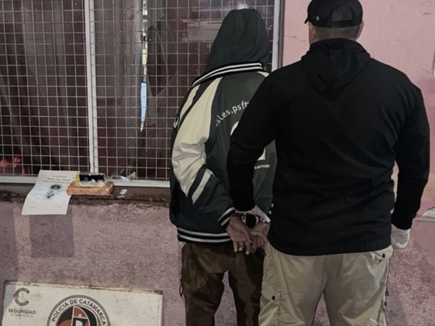 Ocho personas fueron detenidas y se incautaron drogas, vehículos y elementos de comercialización en una serie de allanamientos. Ocho personas fueron detenidas y se incautaron drogas, vehículos y elementos de comercialización en una serie de allanamientos.