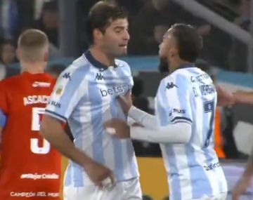 La pelea entre jugadores de Racing: debió separarlos Zuculini