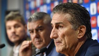 Bauza le dijo adiós a la Selección con una conferencia junto a Tapia y Tinelli Bauza le dijo adiós a la Selección con una conferencia junto a Tapia y Tinelli