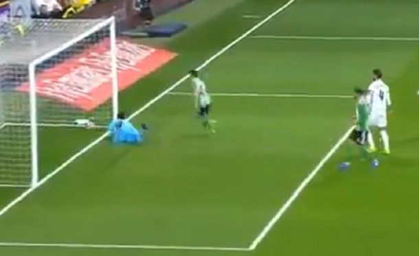 El arquero calculó mal