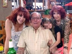 Vicente Gramuglia, de 67 años, con su hija, Greta, su mujer, Gladys, y una nieta