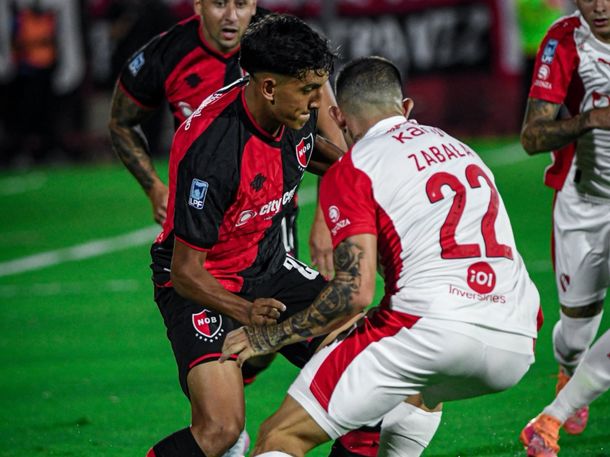 Independiente dejó escapar el triunfo y Newells rescató un empate sobre el final