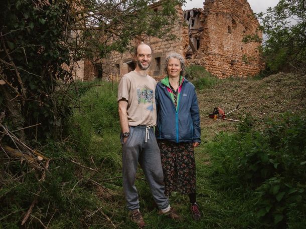 Compraron un pueblo abandonado y buscan vecinos para desarrollar una aldea autosuficiente: cómo sumarse