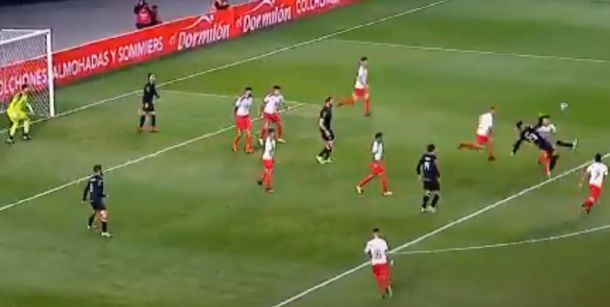 El tremendo golazo de chilena de Enzo Kalinski en la victoria de Estudiantes a Independiente