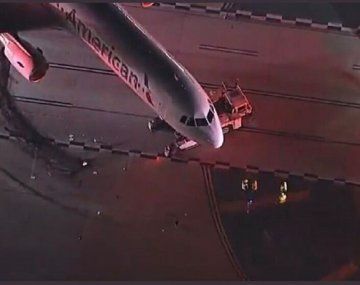 Los Ángeles: un avión chocó con un micro en el aeropuerto
