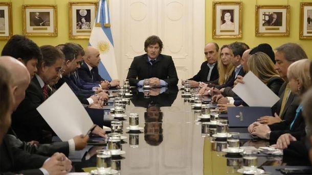 Javier Milei se reunió con legisladores y confirmó la fecha del veto total a la ley de jubilaciones