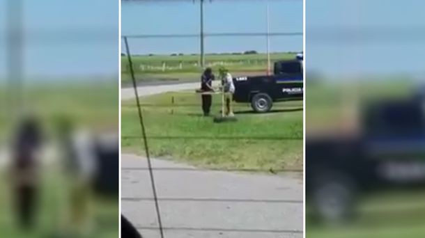 VIDEO: Filmaron a un policía recibiendo un soborno en un control vehicular