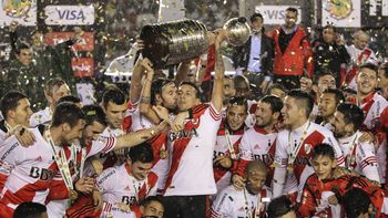 lloro por el descenso y hoy festeja la copa: escucha el emotivo relato de costa febre lloro por el descenso y hoy festeja la copa: escucha el emotivo relato de costa febre