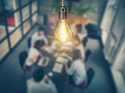 Cuatro mexicanos en finanzas y economía se unieron para crear una de las stratup más exitosas del país: los convirtió en millonarios Cuatro mexicanos en finanzas y economía se unieron para crear una de las stratup más exitosas del país: los convirtió en millonarios