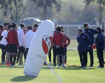 Pellegrino tuvo su primera práctica como técnico de Independiente