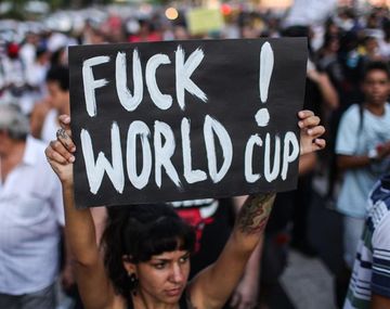 Miles de personas volvieron a protestar en Brasil contra la organización del Mundial