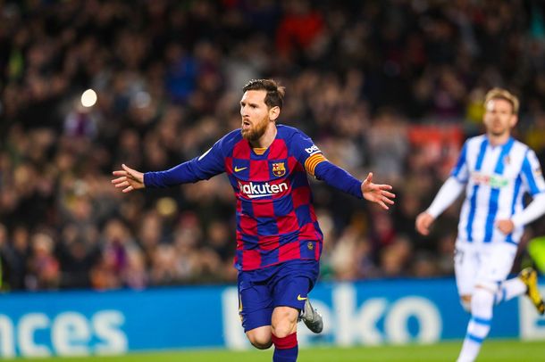 Lionel Messi celebra el gol de la victoria tras un penal sancionado por el VAR