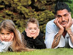 Fort con sus hijos