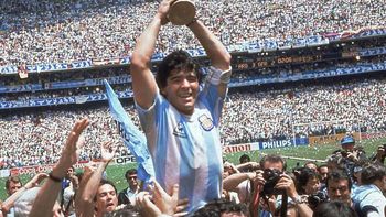murio roberto cejas, el hincha que alzo a maradona en la consagracion del mundial 86 murio roberto cejas, el hincha que alzo a maradona en la consagracion del mundial 86