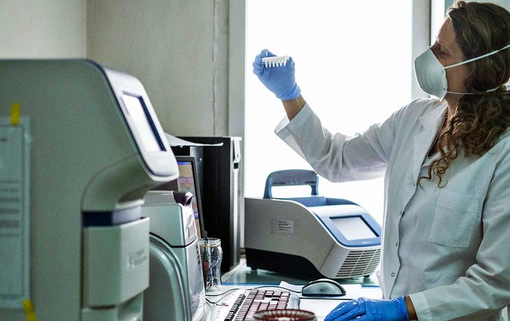 Segundo paciente en los ensayos de la vacuna de AstraZeneca sufre un trastorno neurol&oacute;gico&nbsp;