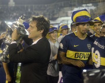 Guillermo Barros Schelotto festejando el bicampeonato