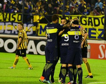 Con un gol polémico