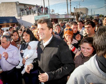 Massa admitió su aspiración presidencial y firmó contra la re-re