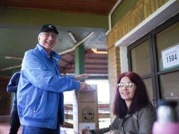 misiones: el gobernador hugo passalacqua voto en obera misiones: el gobernador hugo passalacqua voto en obera