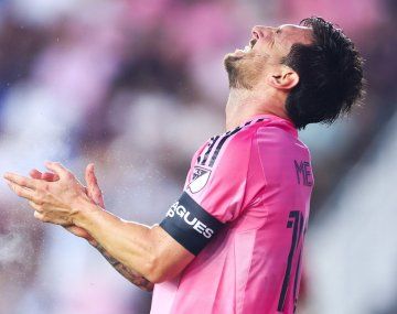 Alarma en Inter Miami: Messi se lesionó en el arranque y debió ser reemplazado