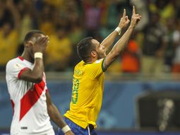 Brasil goleó a Perú y empieza a cambiar su imagen