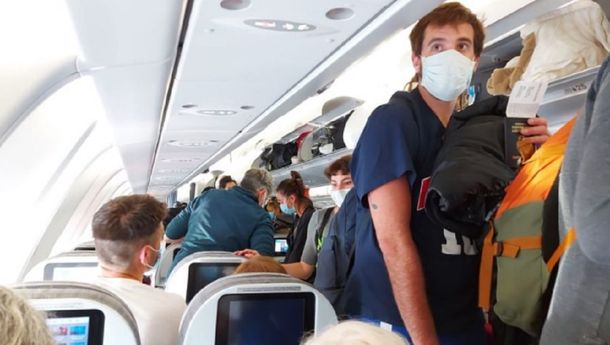 Llegaron al país 243 argentinos que estaban varados en Italia en vuelo especial de Aerolíneas