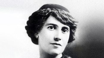 Carmen Serdán, heroina de la revolución, nace en 1875. Carmen Serdán, heroina de la revolución, nace en 1875.