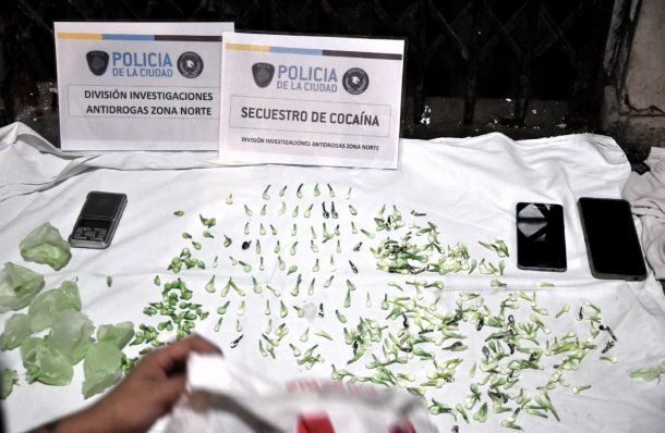 La fuerza de seguridad porteña desarticuló dos centros de venta de drogas tras allanamientos en Constitución y Nueva Pompeya.