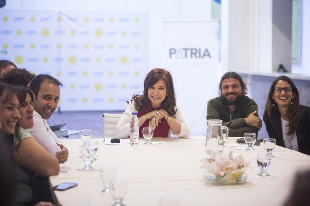 Cristina Kirchner recibió a militantes en el Instituto Patria