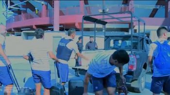 mira la insolita llegada de lanus a su estadio para jugar con belgrano mira la insolita llegada de lanus a su estadio para jugar con belgrano