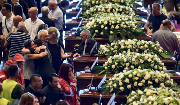 Funeral de las víctimas de la caida del puente