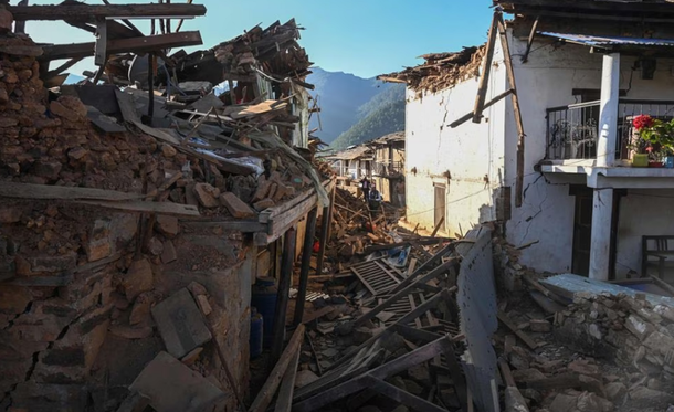 Terremoto en Nepal deja más de un centenar de muertos