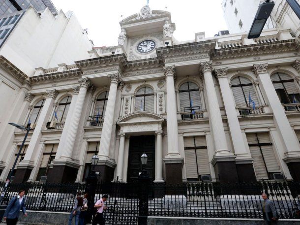 Por qué el viernes 10 de octubre hay feriado bancario