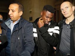 el jugador del psg serge aurier ira a la carcel por pegarle a un policia el jugador del psg serge aurier ira a la carcel por pegarle a un policia