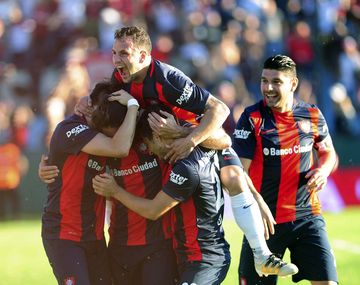 San Lorenzo ganó y no le pierde pisada a Estudiantes.