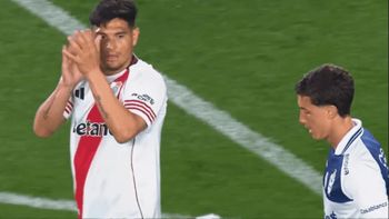 clima hostil el monumental: los hinchas de river silbaron a los jugadores clima hostil el monumental: los hinchas de river silbaron a los jugadores