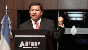 aumentan el recargo por compras con tarjeta en el exterior aumentan el recargo por compras con tarjeta en el exterior